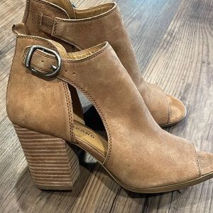 Lucky Brand Tan Heeled Sandals